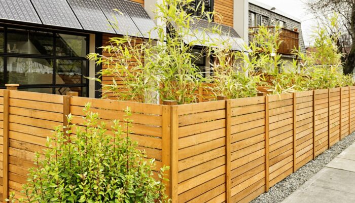 horizontal wood privacy fence